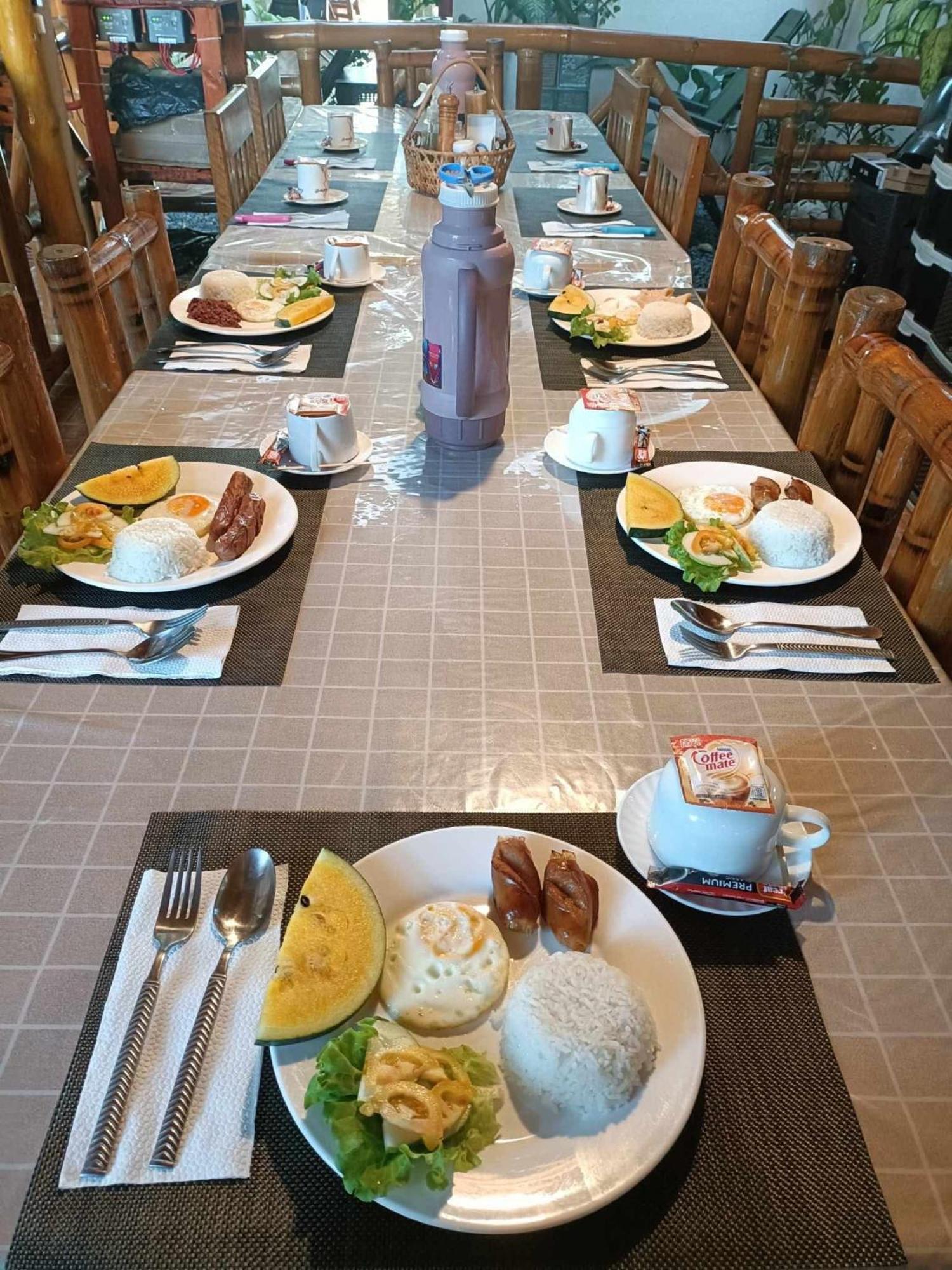 Villa Skanderbeg Guest House Puerto Princesa Bagian luar foto