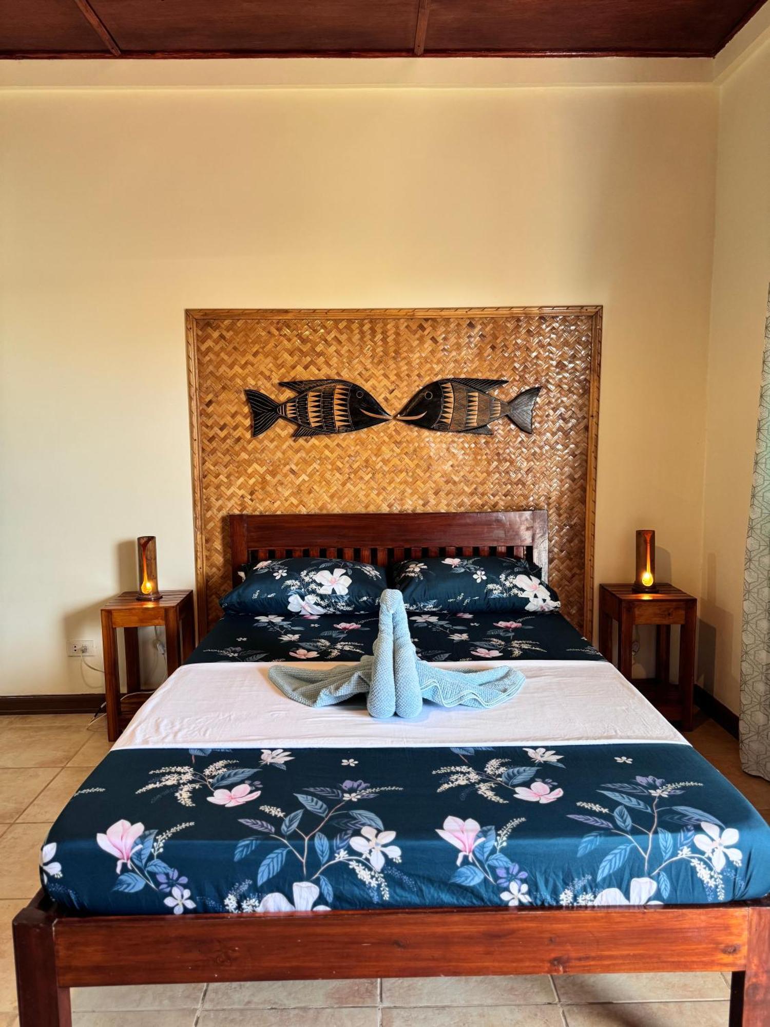 Villa Skanderbeg Guest House Puerto Princesa Bagian luar foto