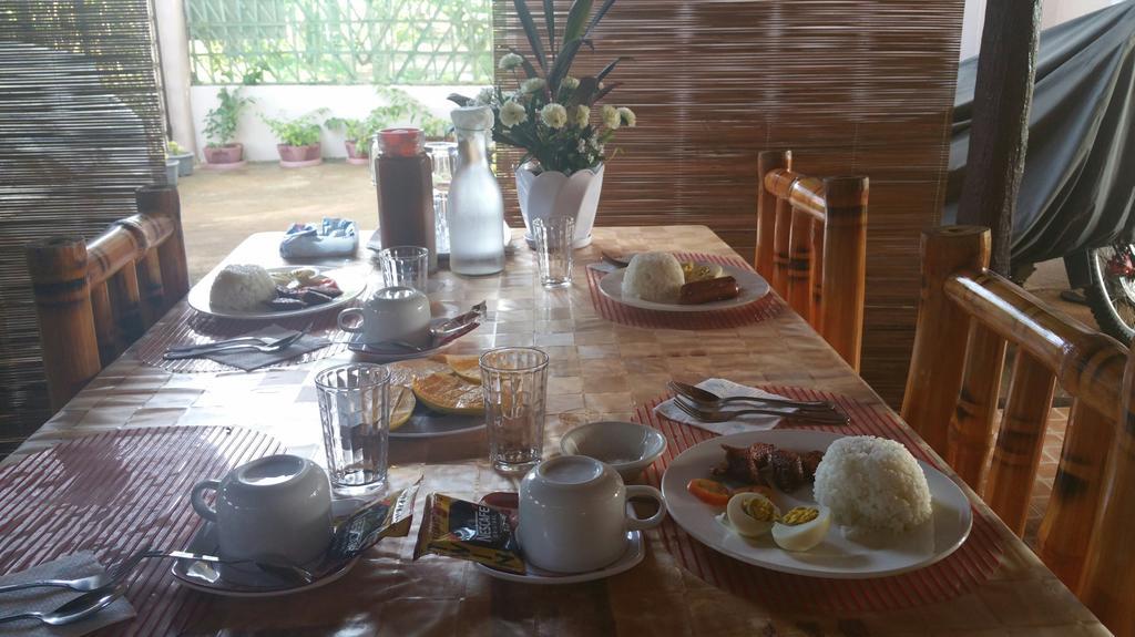 Villa Skanderbeg Guest House Puerto Princesa Bagian luar foto