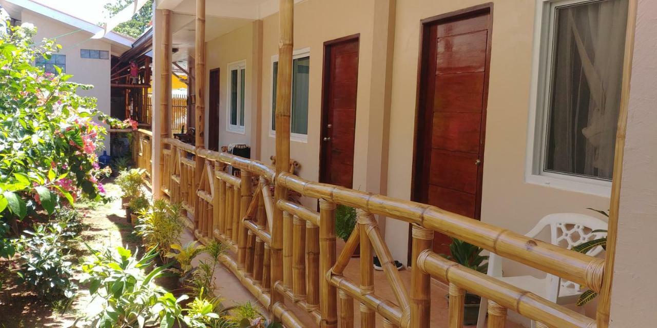 Villa Skanderbeg Guest House Puerto Princesa Bagian luar foto